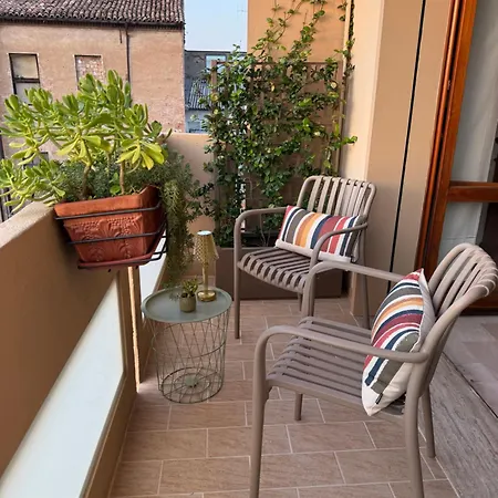 L' Atelier Sui Tetti, Balcone Panoramico In Centro